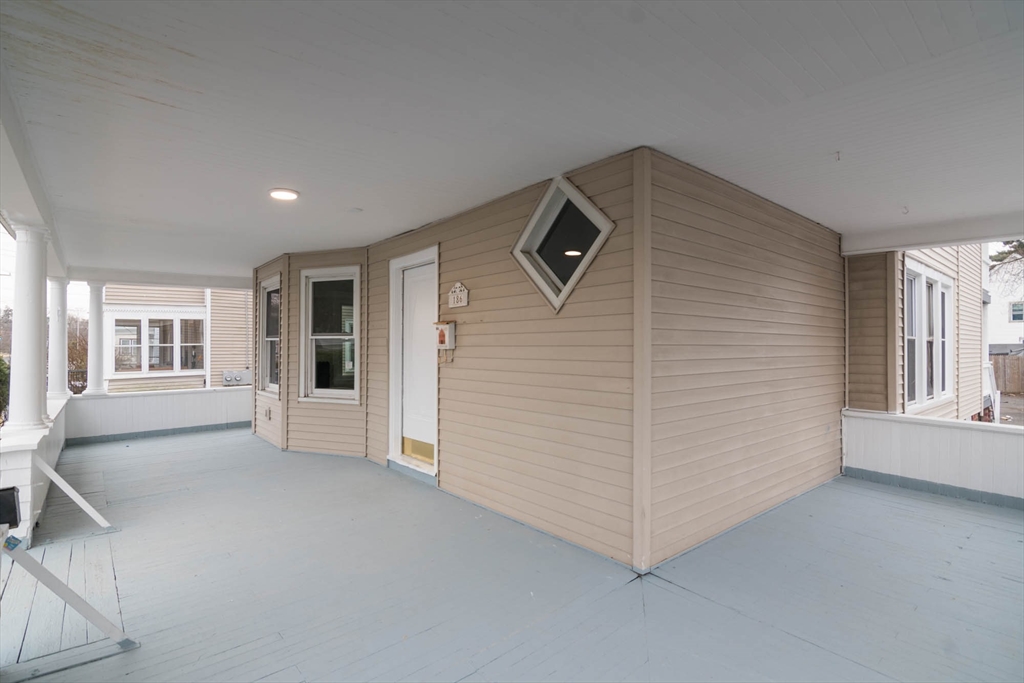 186 Oak Street Property Photo 4