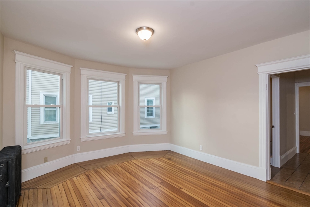 186 Oak Street Property Photo 8
