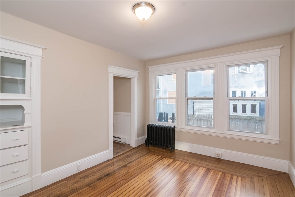 186 Oak Street Property Photo 9
