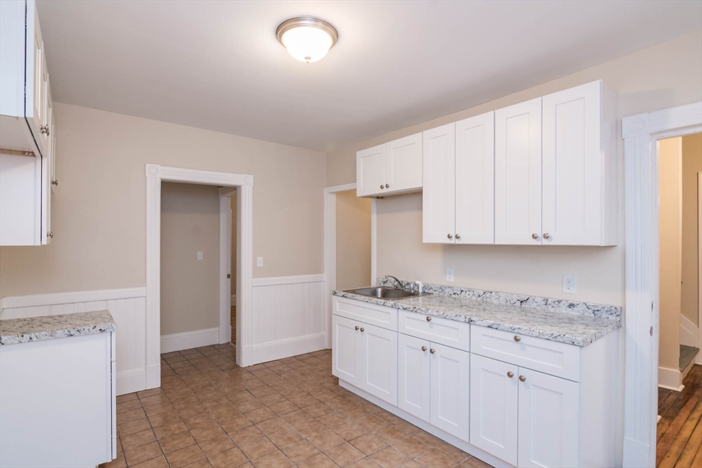 186 Oak Street Property Photo 11
