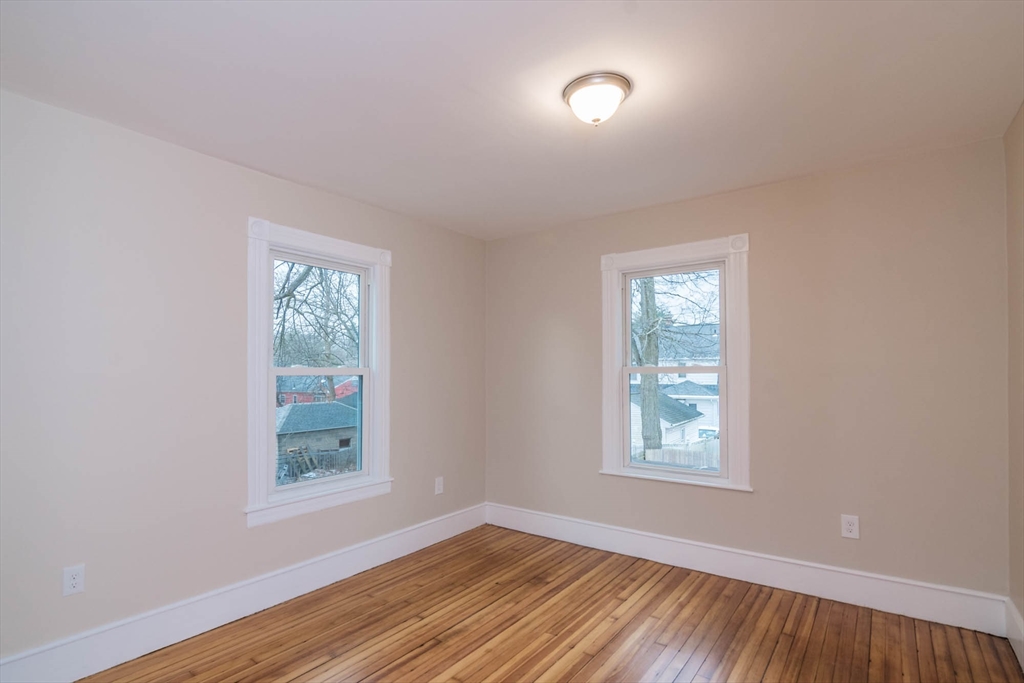186 Oak Street Property Photo 25