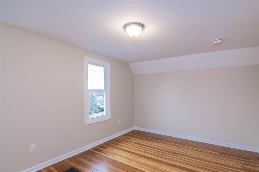 186 Oak Street Property Photo 30