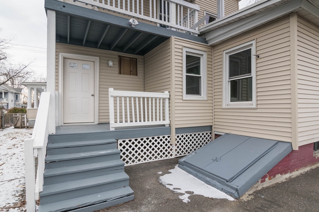 186 Oak Street Property Photo 42
