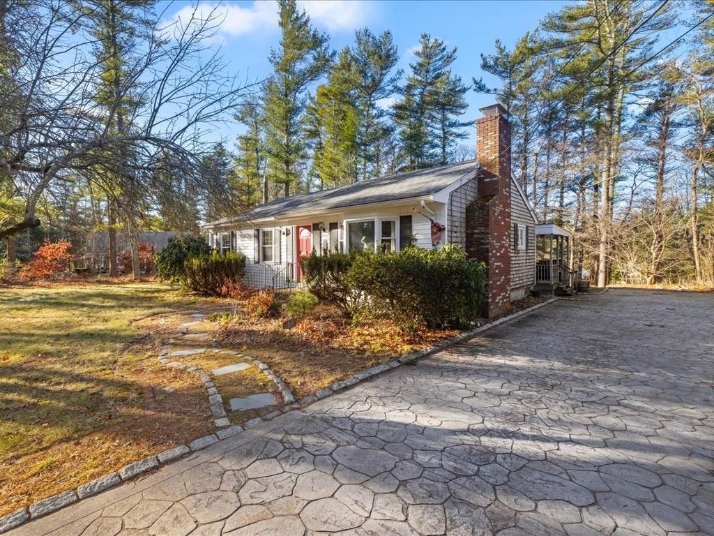 49 E Howland Rd Property Photo