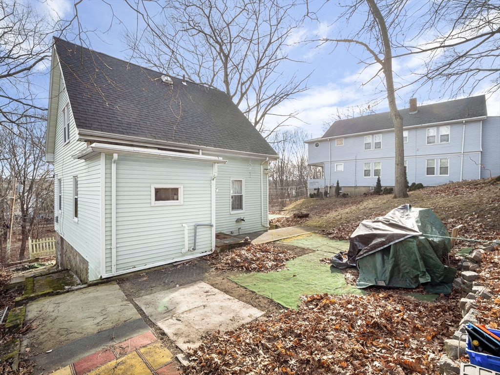 27 Rowe St. Property Photo 9