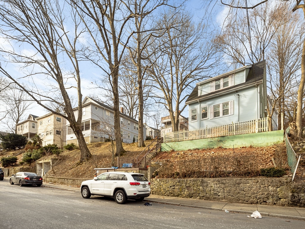 27 Rowe St. Property Photo 12