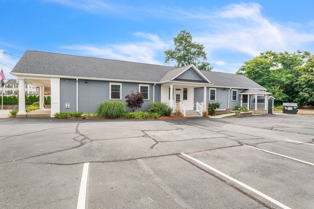 1010 Thorndike Property Photo 3