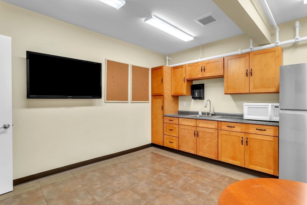 1010 Thorndike Property Photo 17