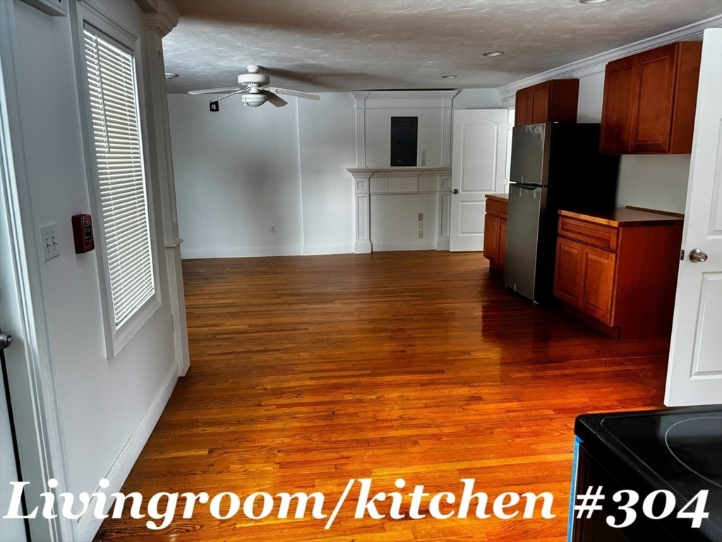 300 Center St Property Photo 7