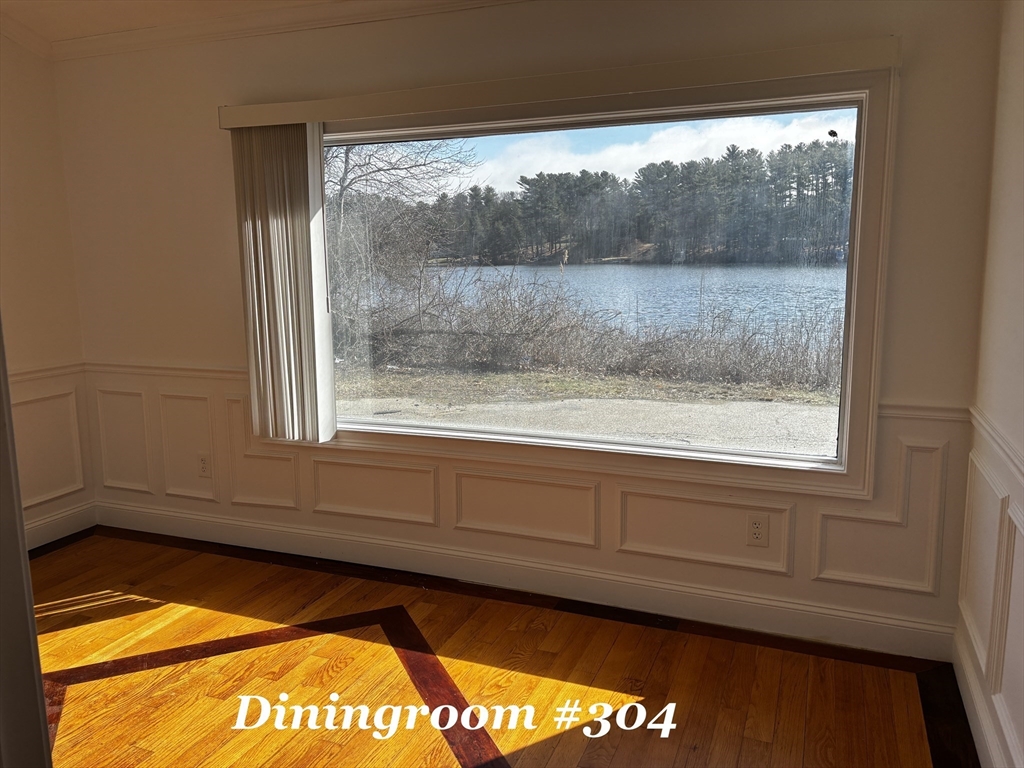 300 Center St Property Photo 10