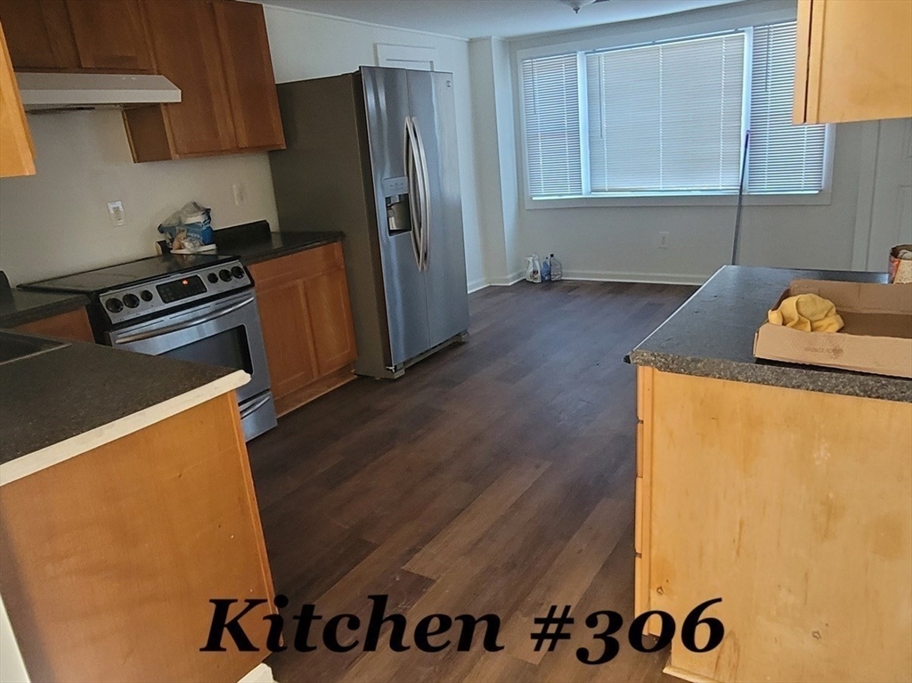 300 Center St Property Photo 15