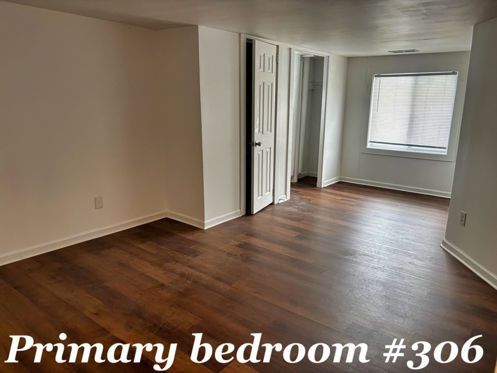 300 Center St Property Photo 17