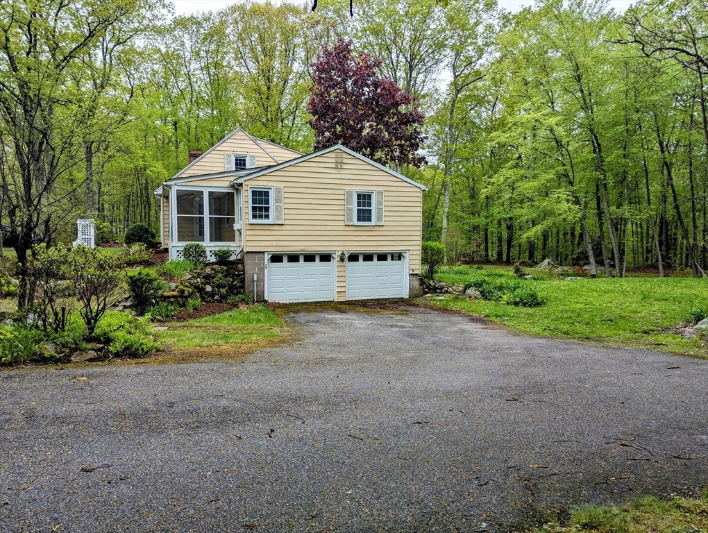 313 Bennett Rd Property Photo 4