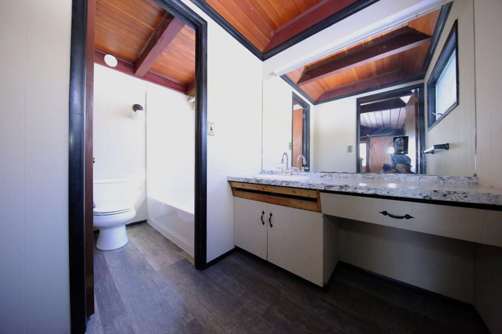 8 Thayer Road Property Photo 22