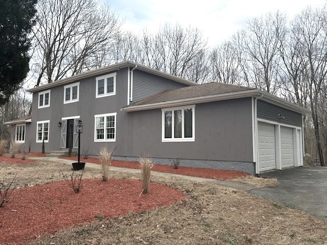 14 Queens Cir Property Photo