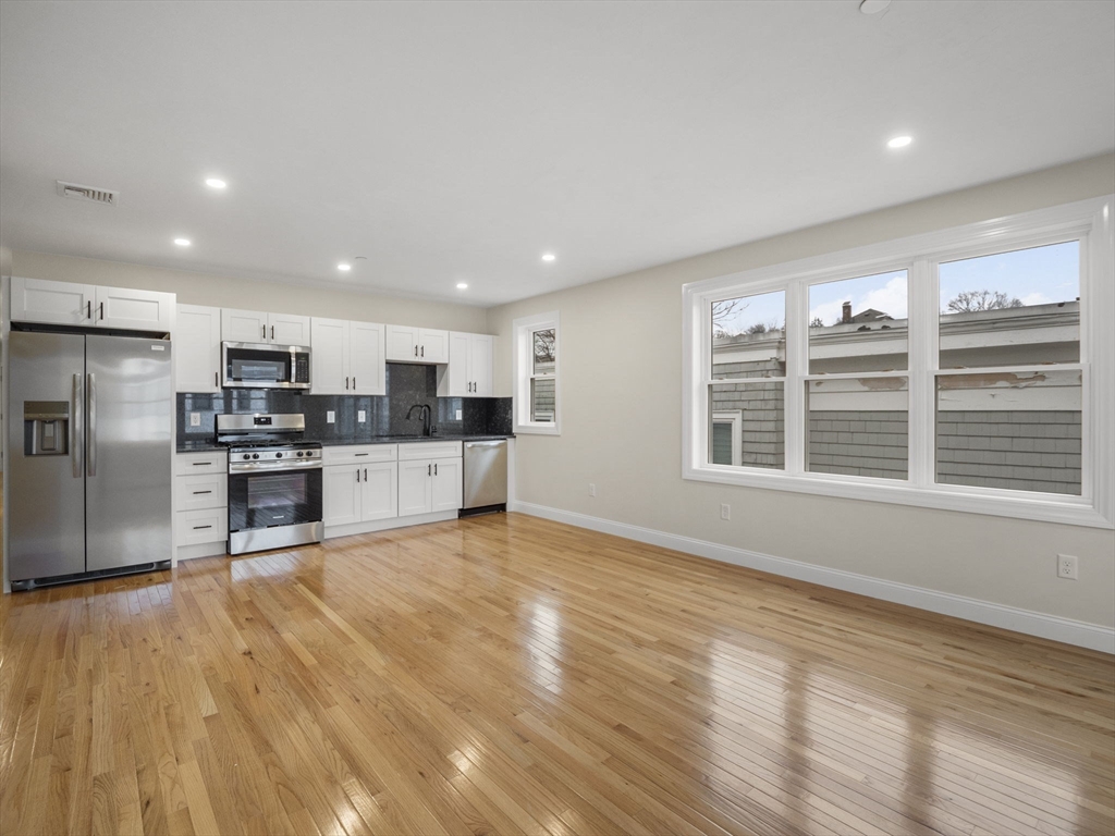 23 Thornton St # 6 Property Photo 2