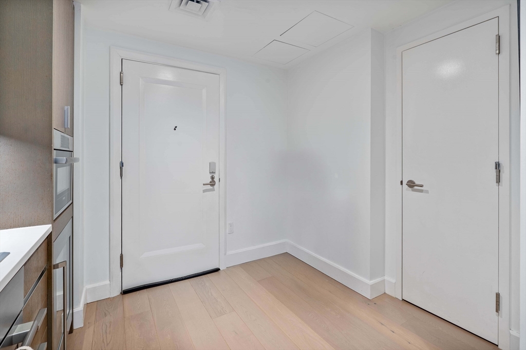 100 Lovejoy Wharf # 5q Property Photo 6