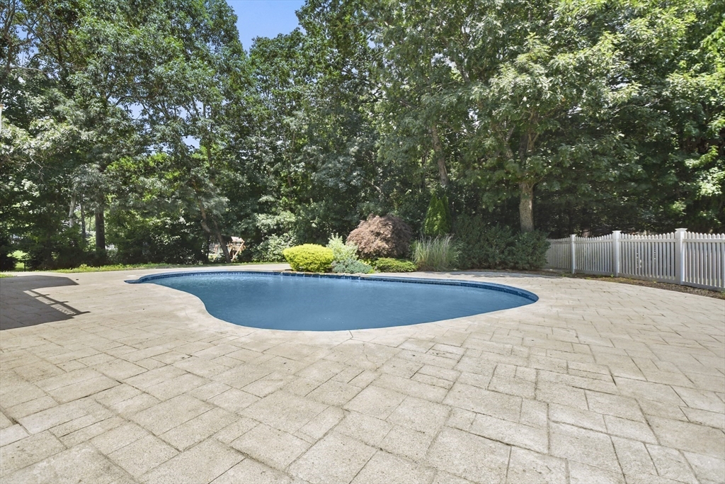 45 Berkshire Property Photo 3