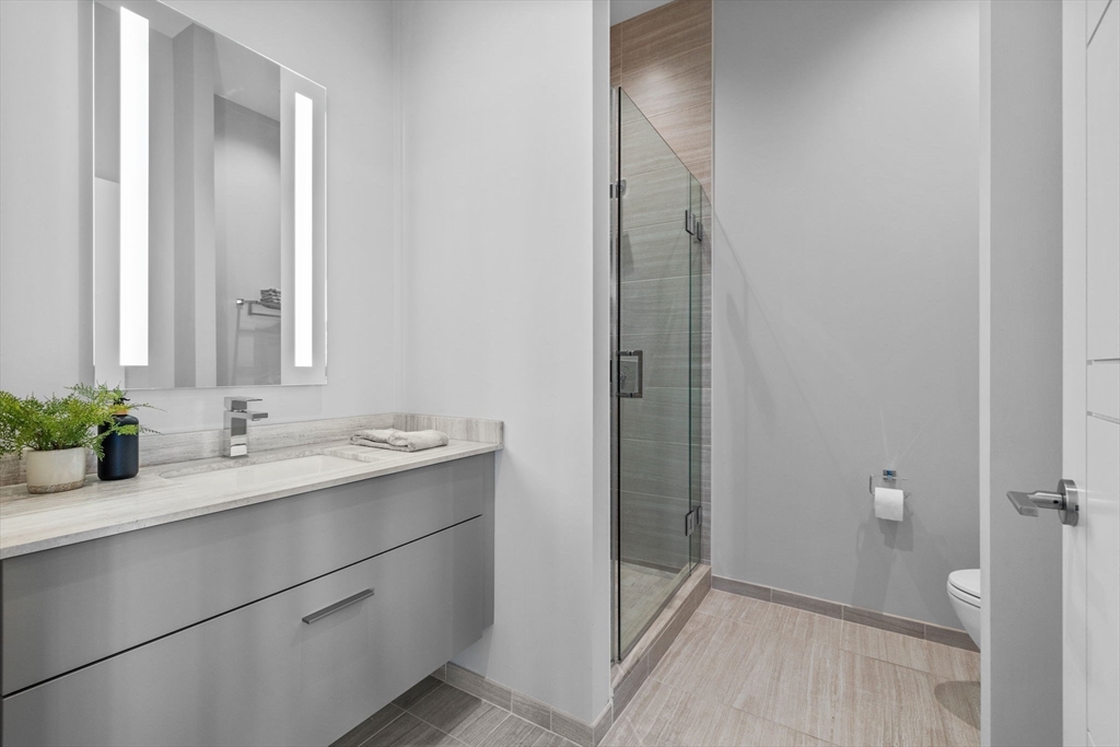 40 Traveler # 802 Property Photo 10
