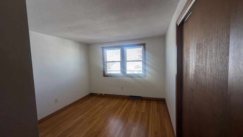 25 King St # 2 Property Photo 5