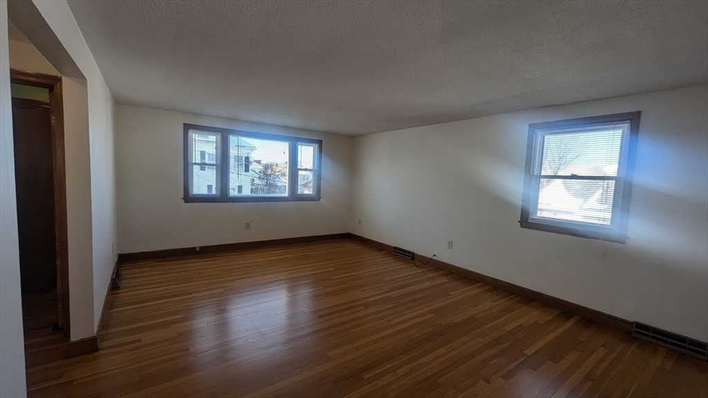 25 King St # 2 Property Photo 6