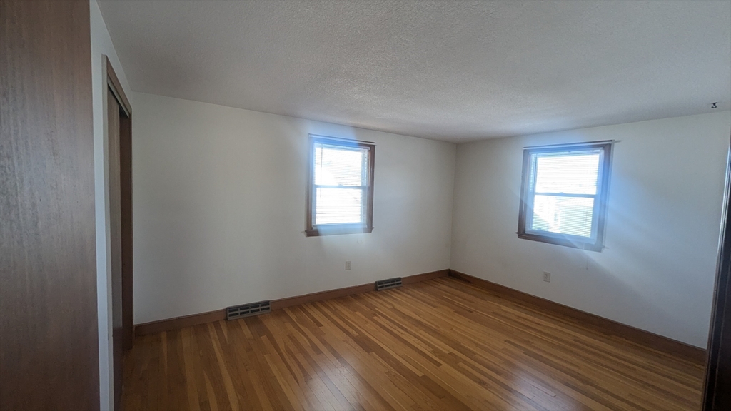 25 King St # 2 Property Photo 7