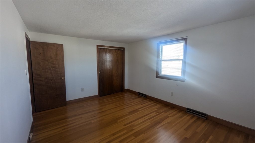 25 King St # 2 Property Photo 8