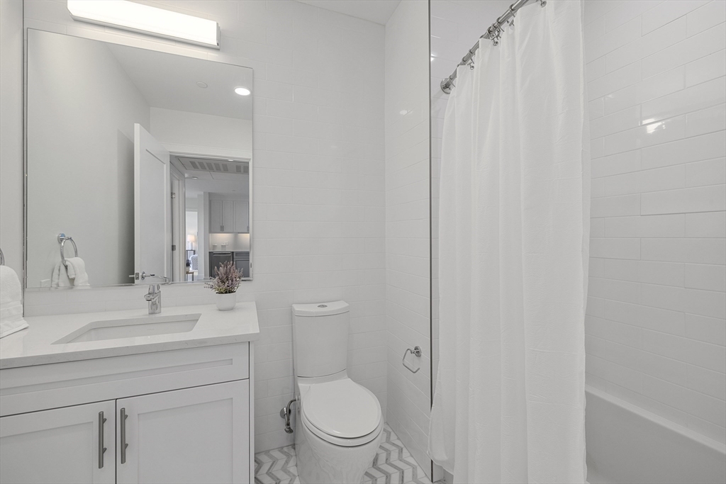 301 Border St # 611 Property Photo 17