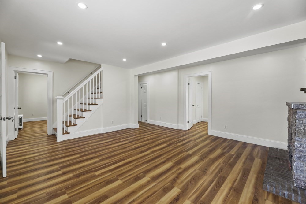 246 1/2 Columbia St. Property Photo 4