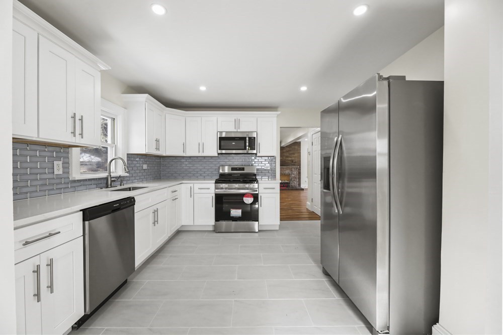 246 1/2 Columbia St. Property Photo 6