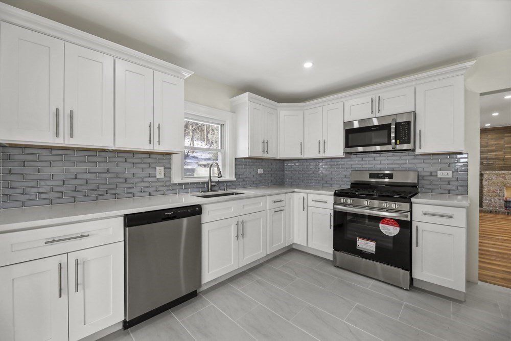 246 1/2 Columbia St. Property Photo 8