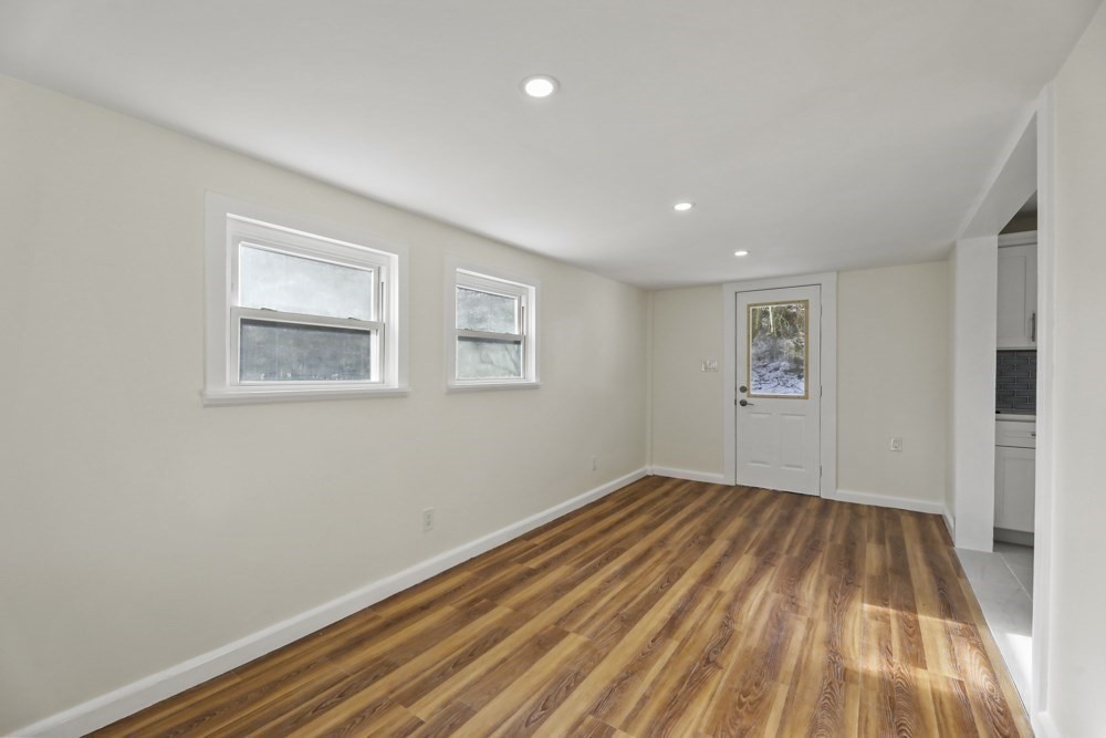 246 1/2 Columbia St. Property Photo 13