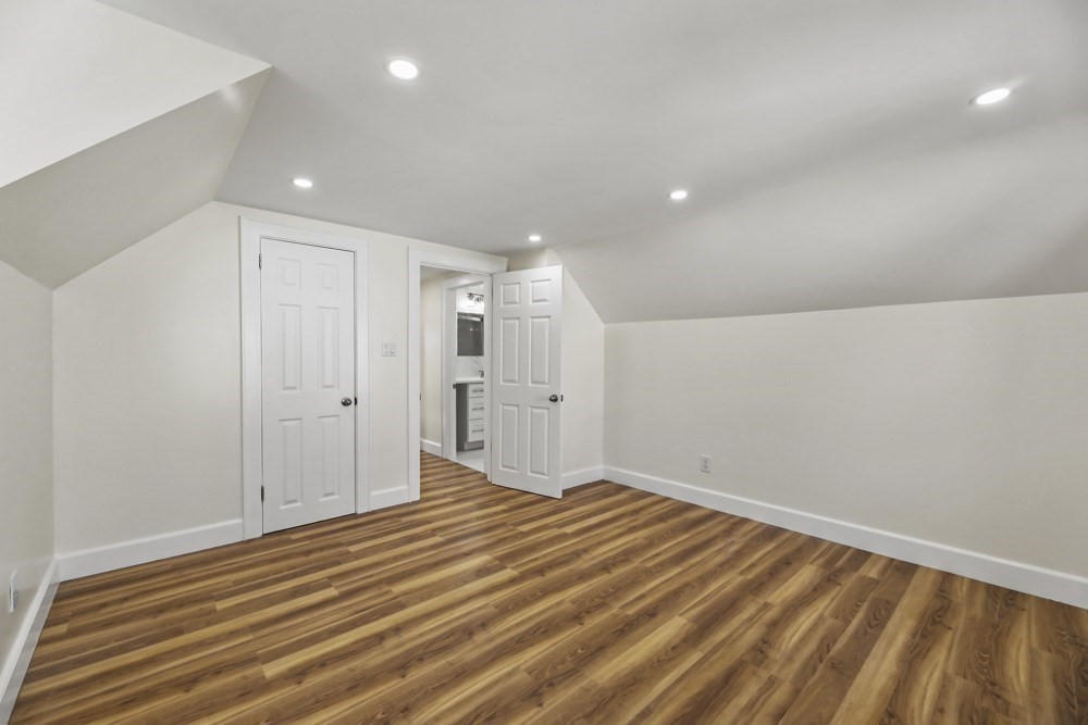 246 1/2 Columbia St. Property Photo 21