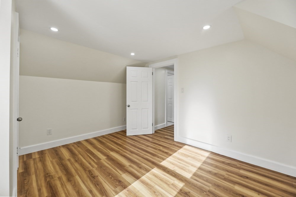 246 1/2 Columbia St. Property Photo 24