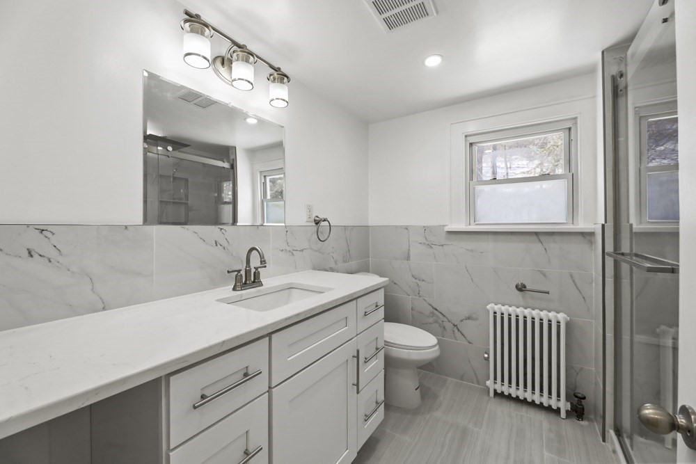 246 1/2 Columbia St. Property Photo 25