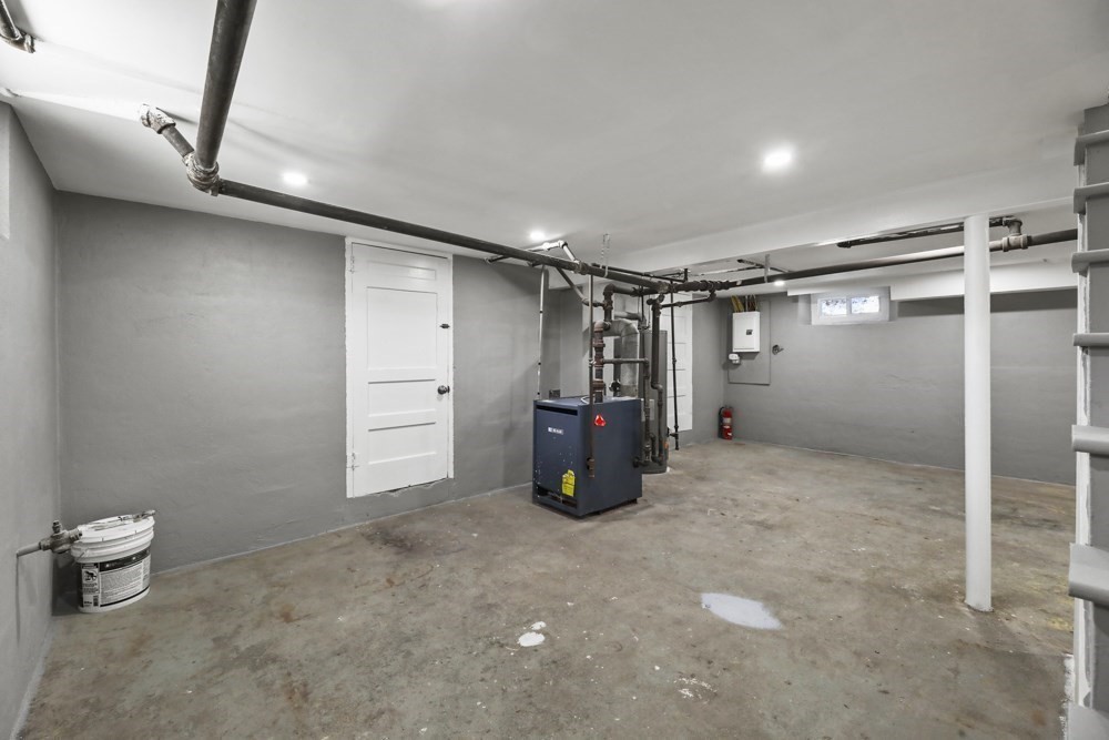 246 1/2 Columbia St. Property Photo 27