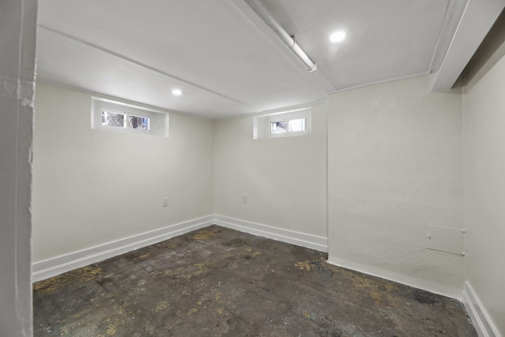 246 1/2 Columbia St. Property Photo 31