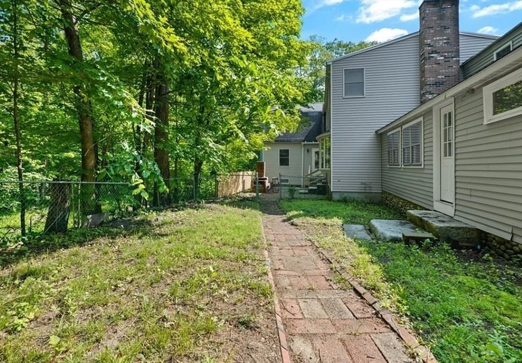 549 Main St Property Photo 16