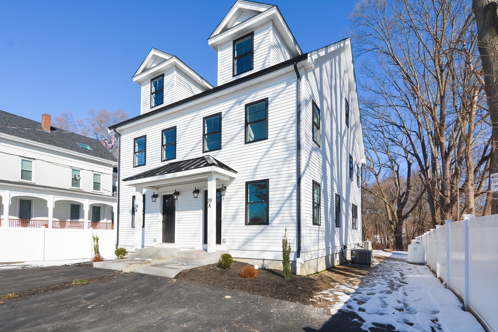 39 Chandler Ave # A Property Photo 4