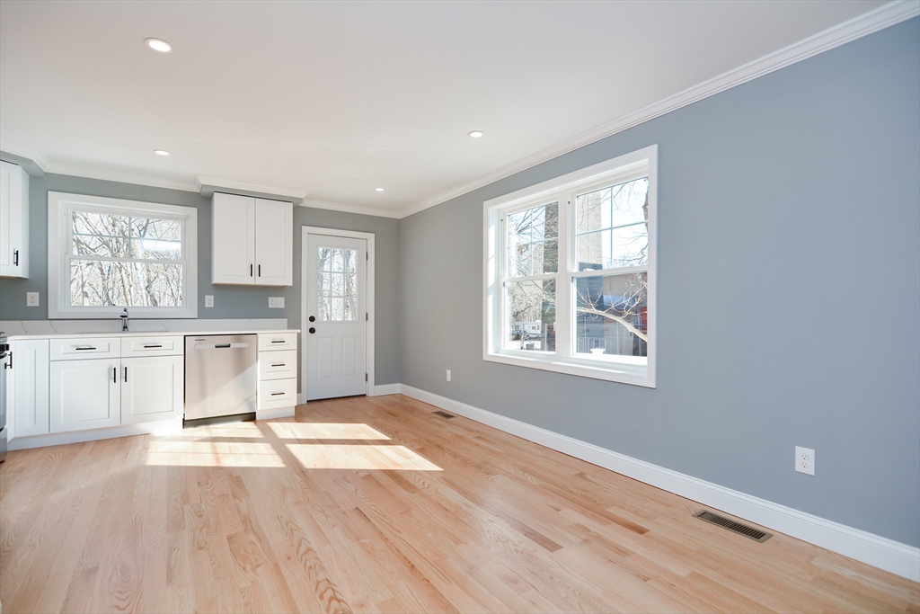 39 Chandler Ave # A Property Photo 16