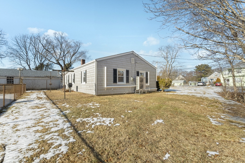 1043 Read St Property Photo 3