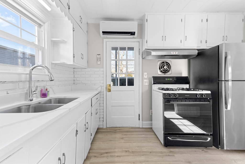 1043 Read St Property Photo 6