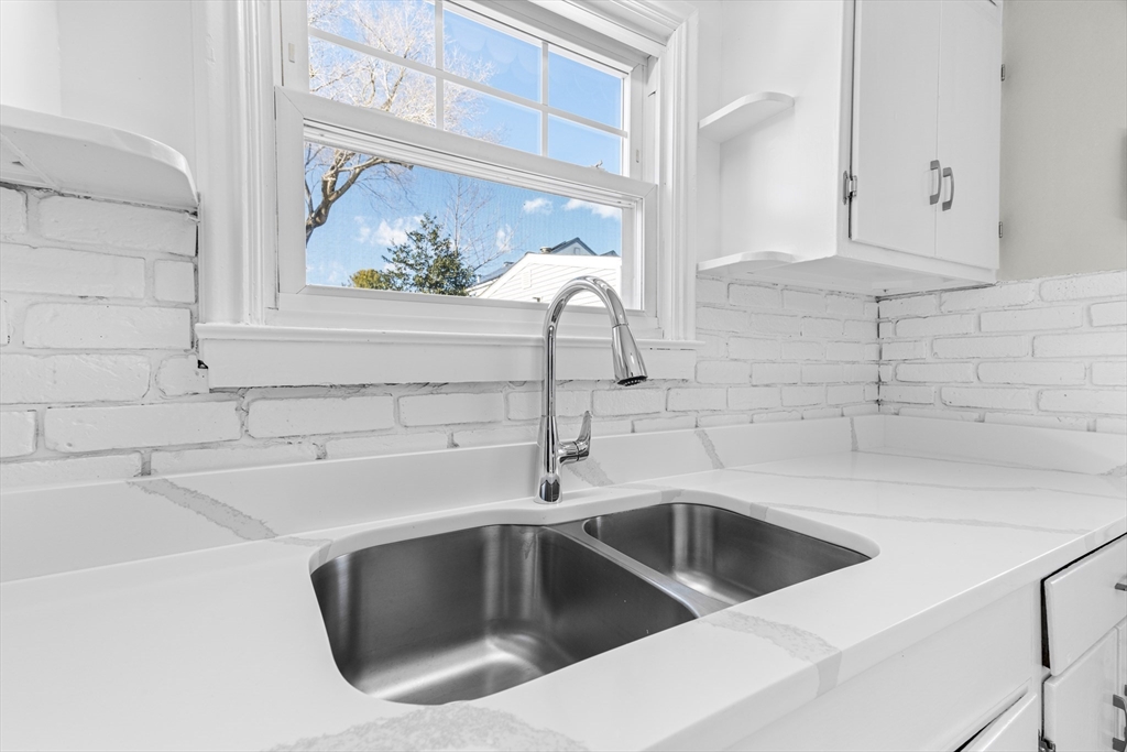 1043 Read St Property Photo 7