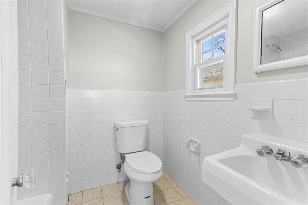 1043 Read St Property Photo 9
