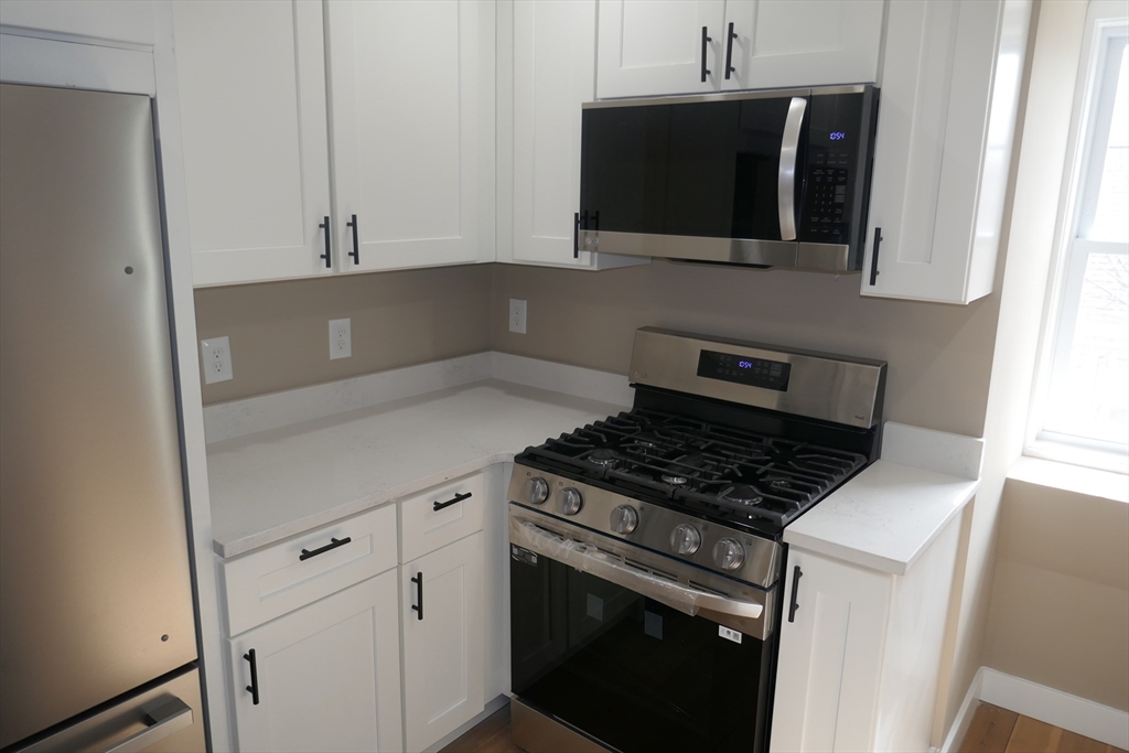 5 Monmouth St # 3 Property Photo 8