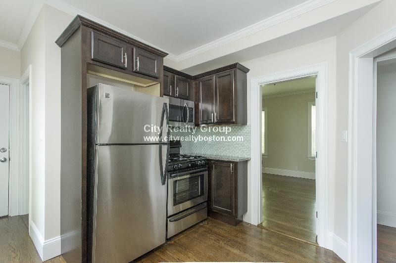 2971 Washington St. # A Property Photo 2