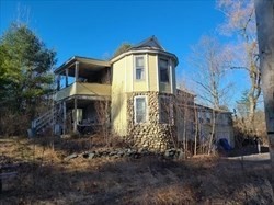 137 Pond St Property Photo 3