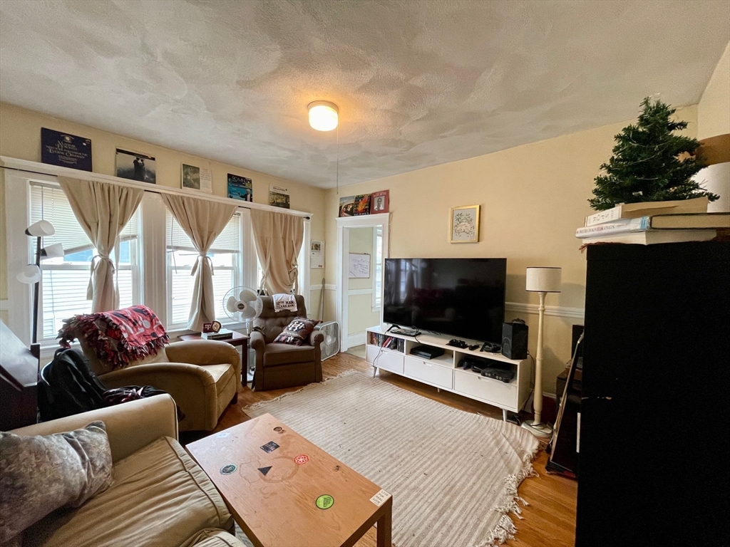 97 Kilsyth Rd # 3 Property Photo 1