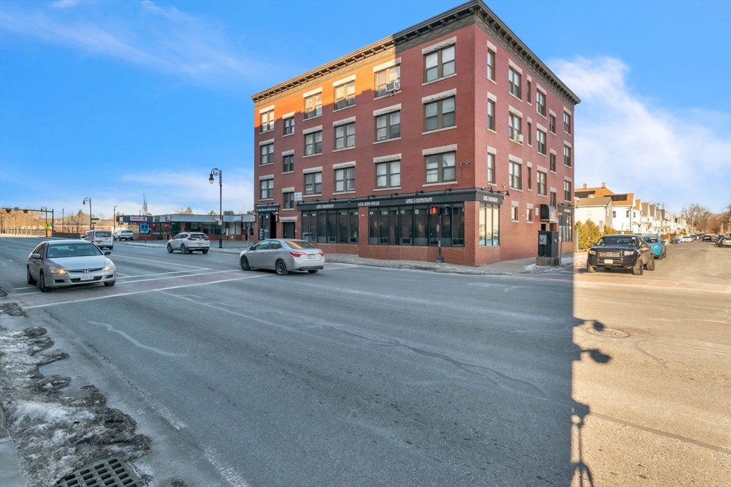 886-892 State St # 888 Property Photo 2