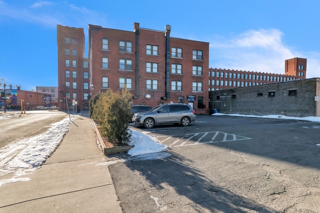 886-892 State St # 888 Property Photo 22
